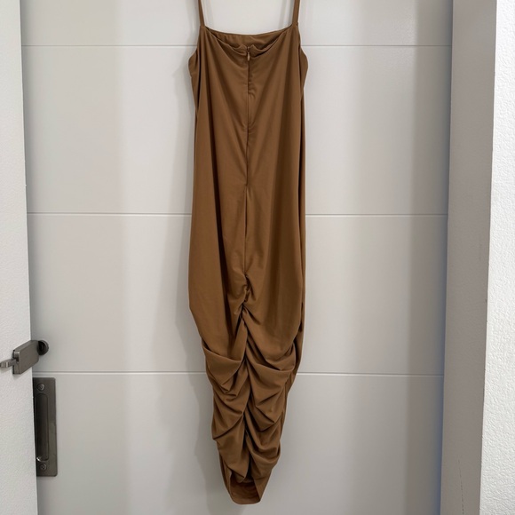 Superdown Yovanna Midi Dress in Taupe. Size XS. Worn once. - Picture 3 of 4